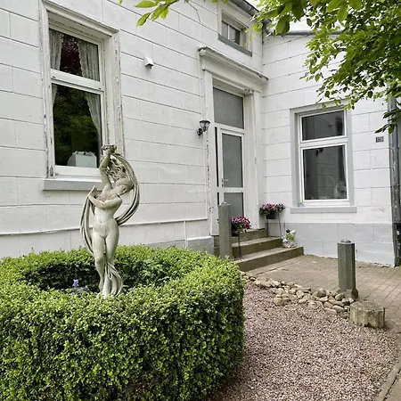 Steinhaus Hof * Bunde (Lower Saxony)